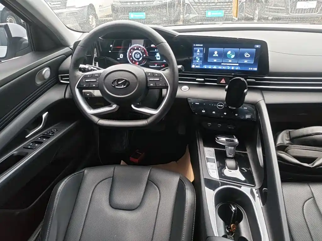 Hyundai Elantra — миниатюра 13
