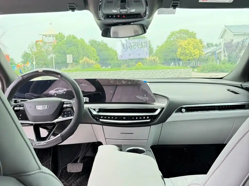 Cadillac Lyriq — миниатюра 14