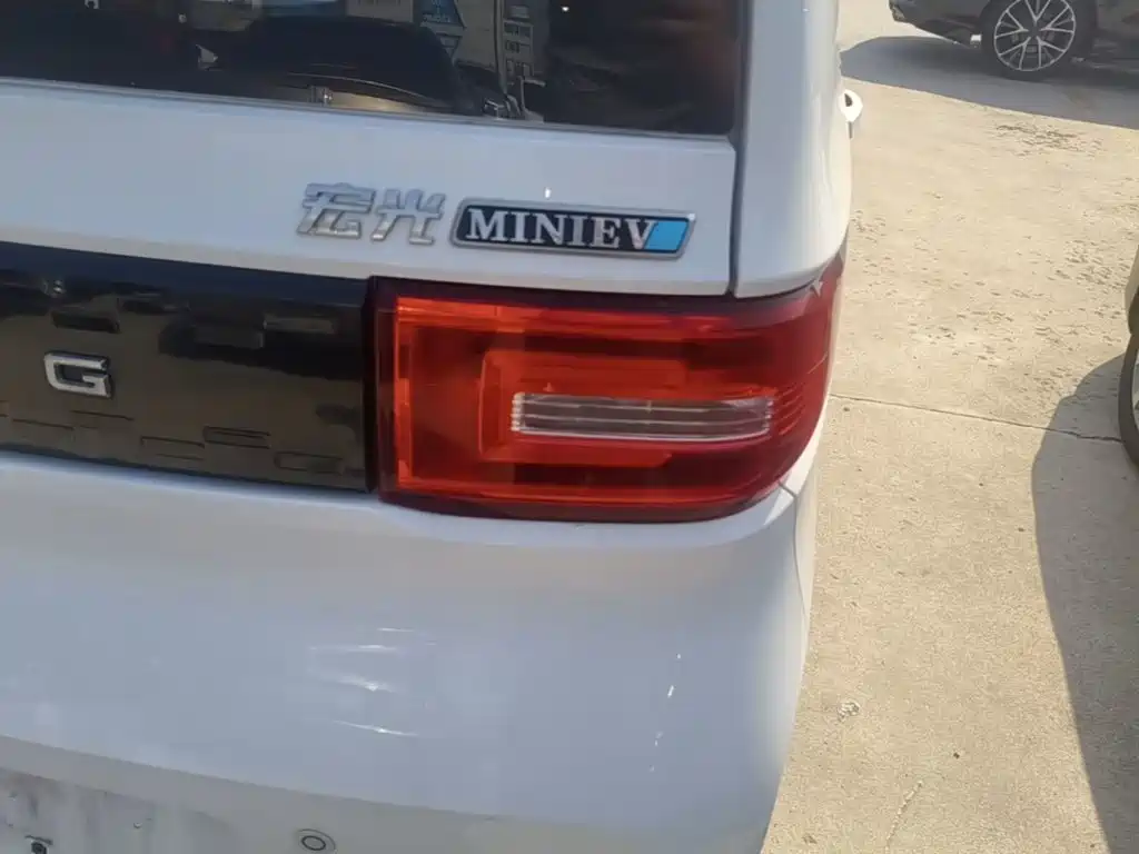 Wuling MINIEV — миниатюра 8