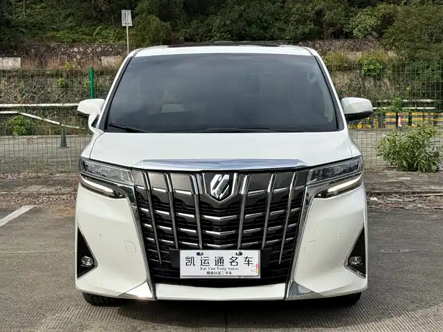 TOYOTA ELFA 2018