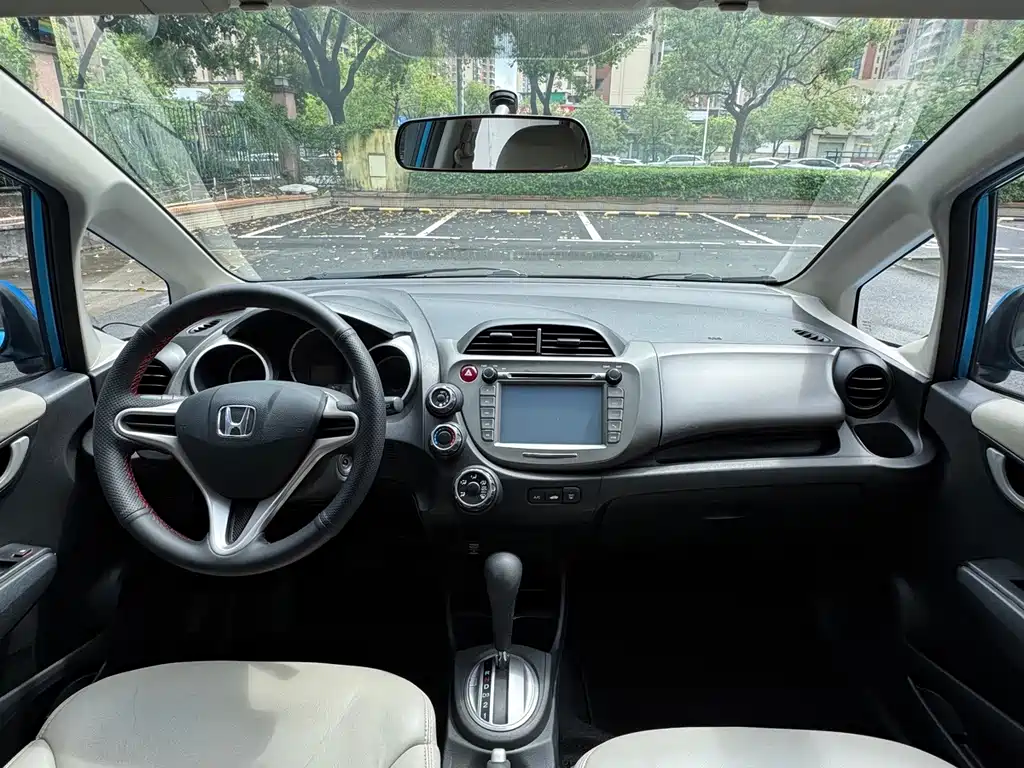 Honda Fit — миниатюра 6