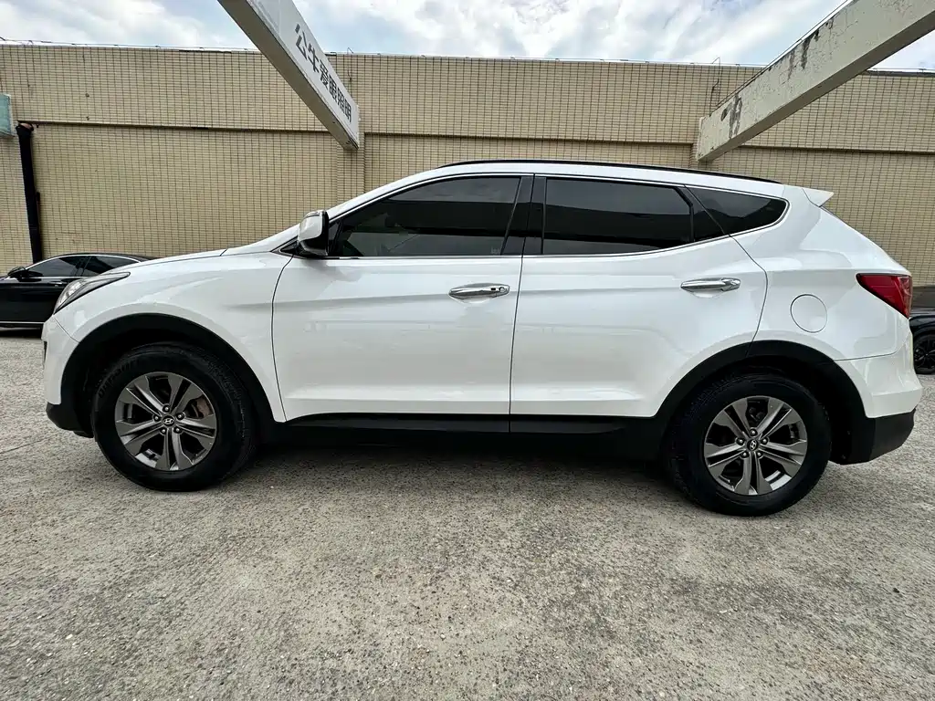 Hyundai Santa Fe 2013 2.4L AT