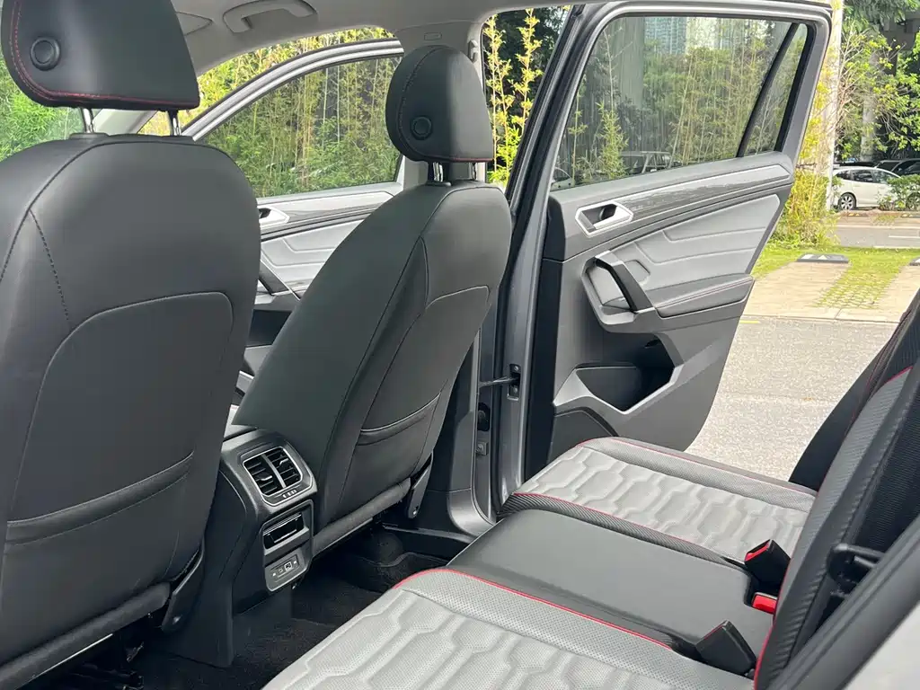 Volkswagen Tiguan L PHEV — миниатюра 7