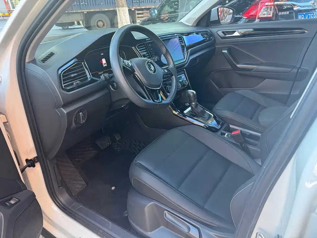 Volkswagen T-Roc — миниатюра 4