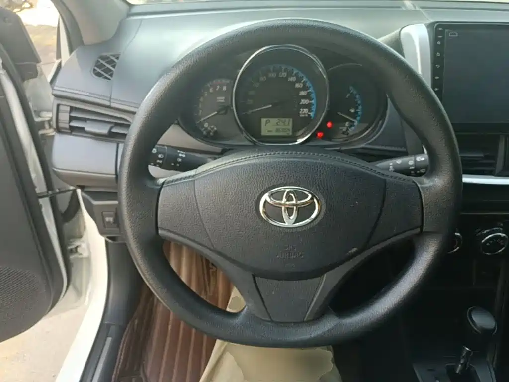 Toyota Yaris L — миниатюра 11
