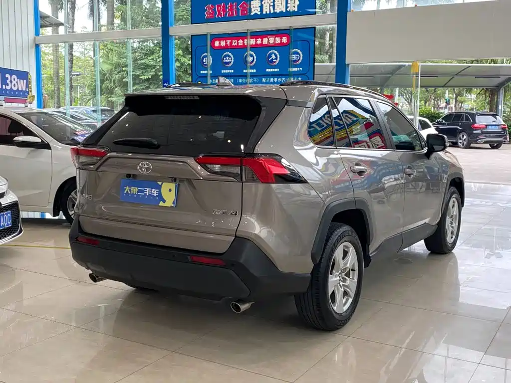 Toyota RAV4 — миниатюра 13