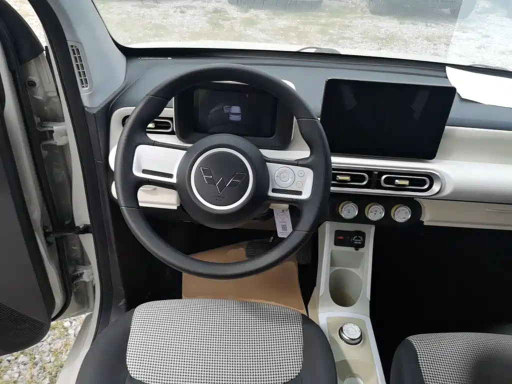 Wuling MINIEV — миниатюра 11