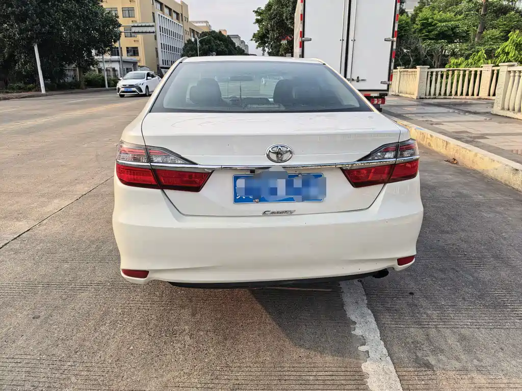 Toyota Camry — миниатюра 12