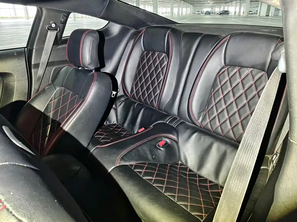 Ford Mustang — миниатюра 8