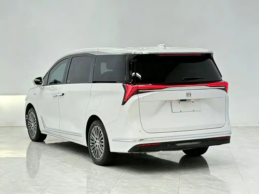 Buick GL8 Hybrid — миниатюра 5