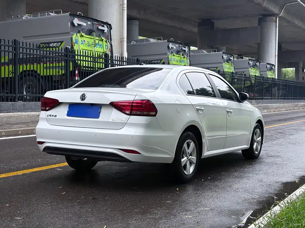 Volkswagen Lavida — миниатюра 5