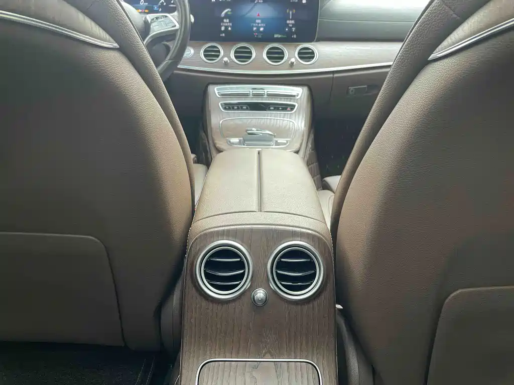 Mercedes-Benz E-Class — миниатюра 12