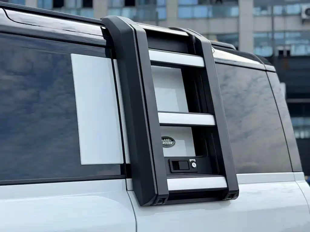 Land Rover Defender — миниатюра 6