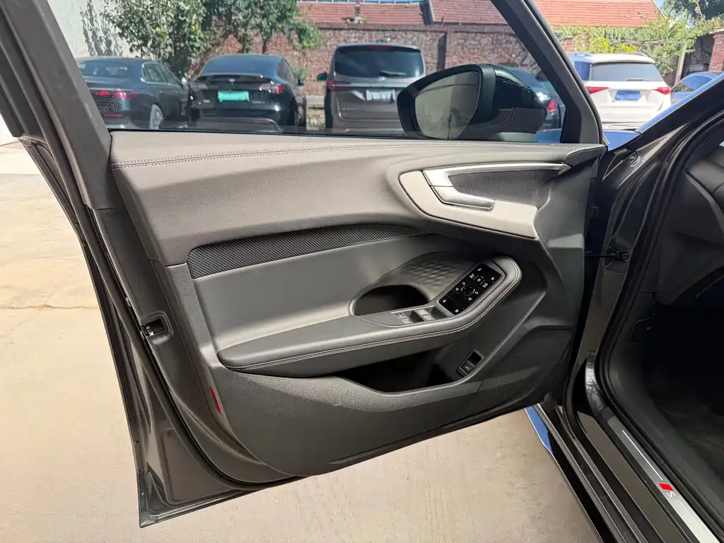 Audi A5L — миниатюра 11