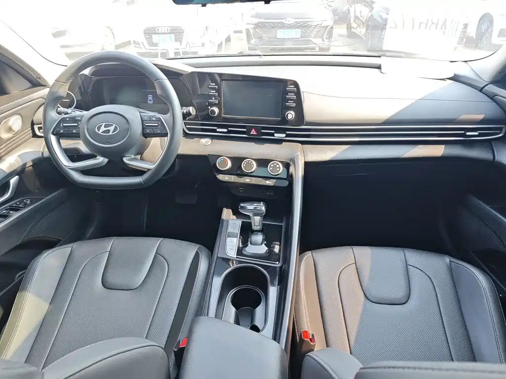 Hyundai Elantra — миниатюра 6