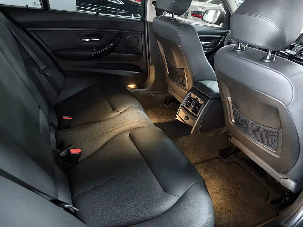 BMW 3 Series — миниатюра 10
