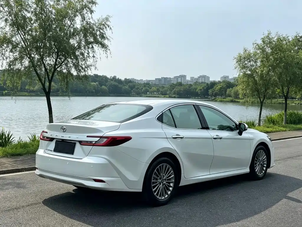 Заказать Toyota Camry 2026 года за 3 567 964 ₽  из Китая
