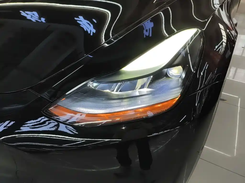 Tesla Model Y — миниатюра 24