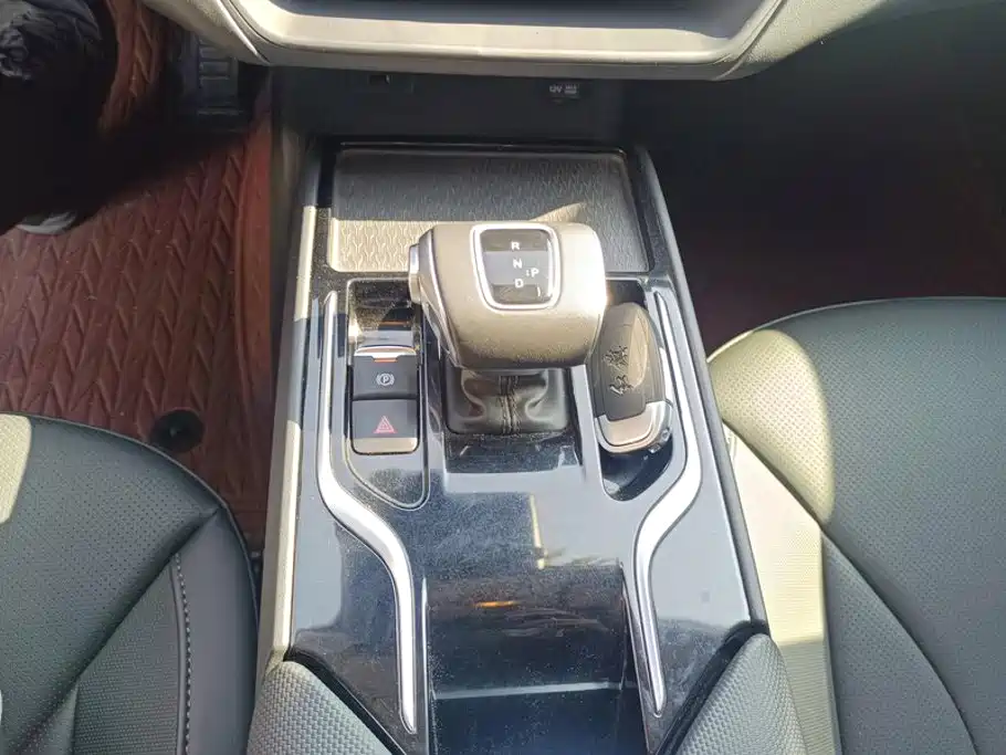 Hongqi Hongqi E-QM5 — миниатюра 16