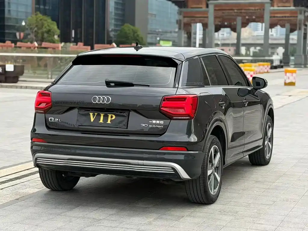 Audi Q2L e-tron — миниатюра 4
