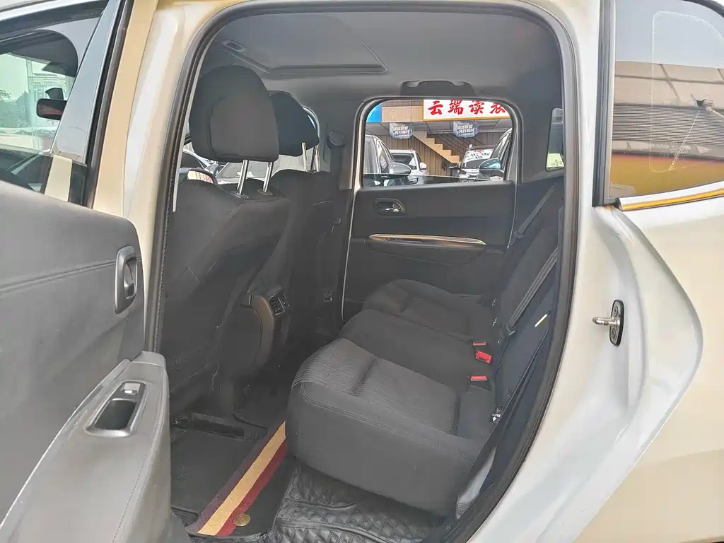 Peugeot 3008 — миниатюра 6