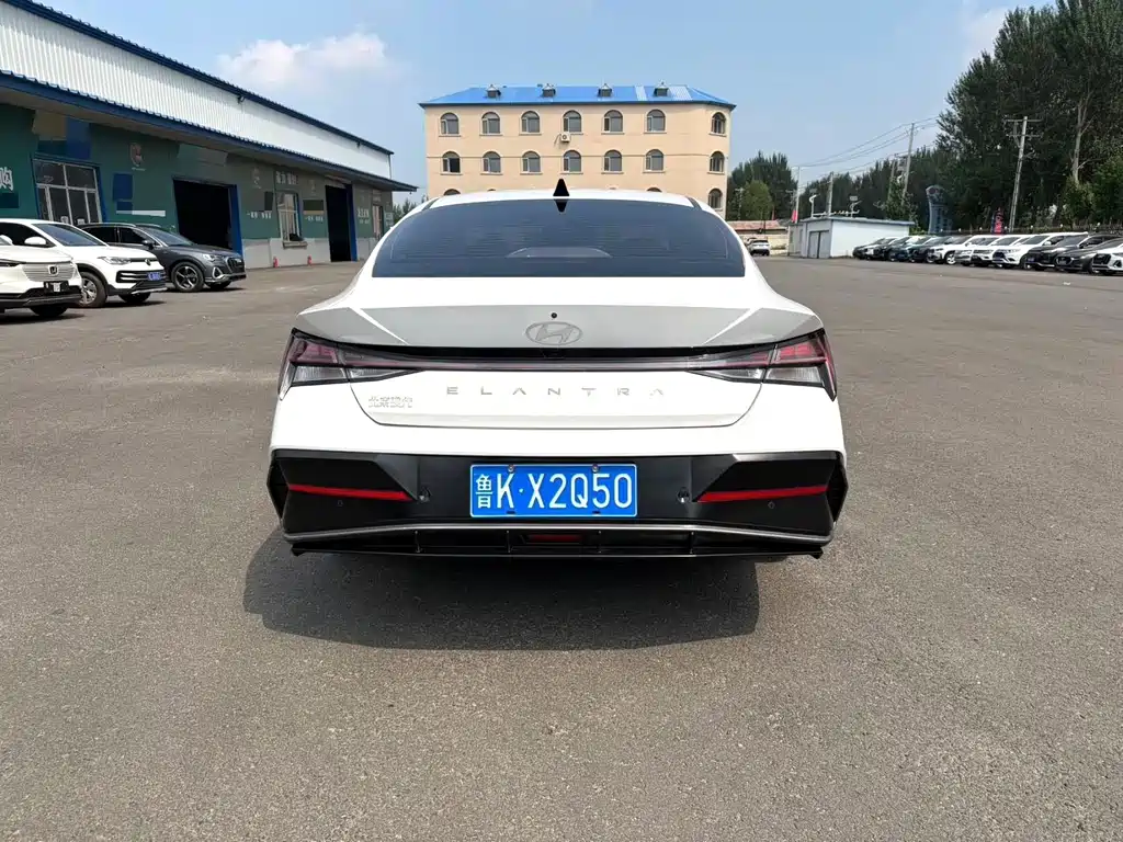 Hyundai Elantra — миниатюра 9