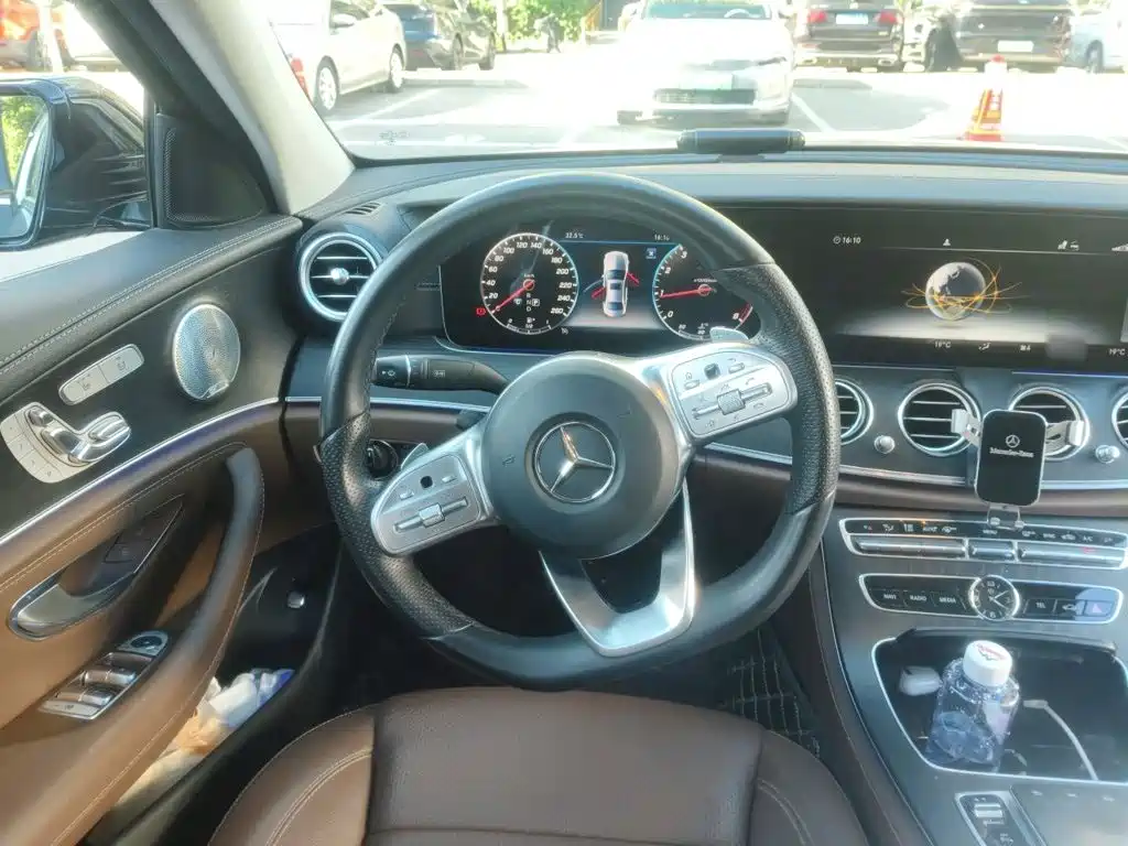 Mercedes-Benz E-Class — миниатюра 6