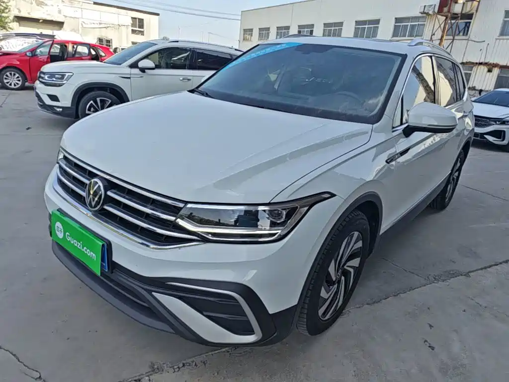 Volkswagen Tiguan L — миниатюра 2
