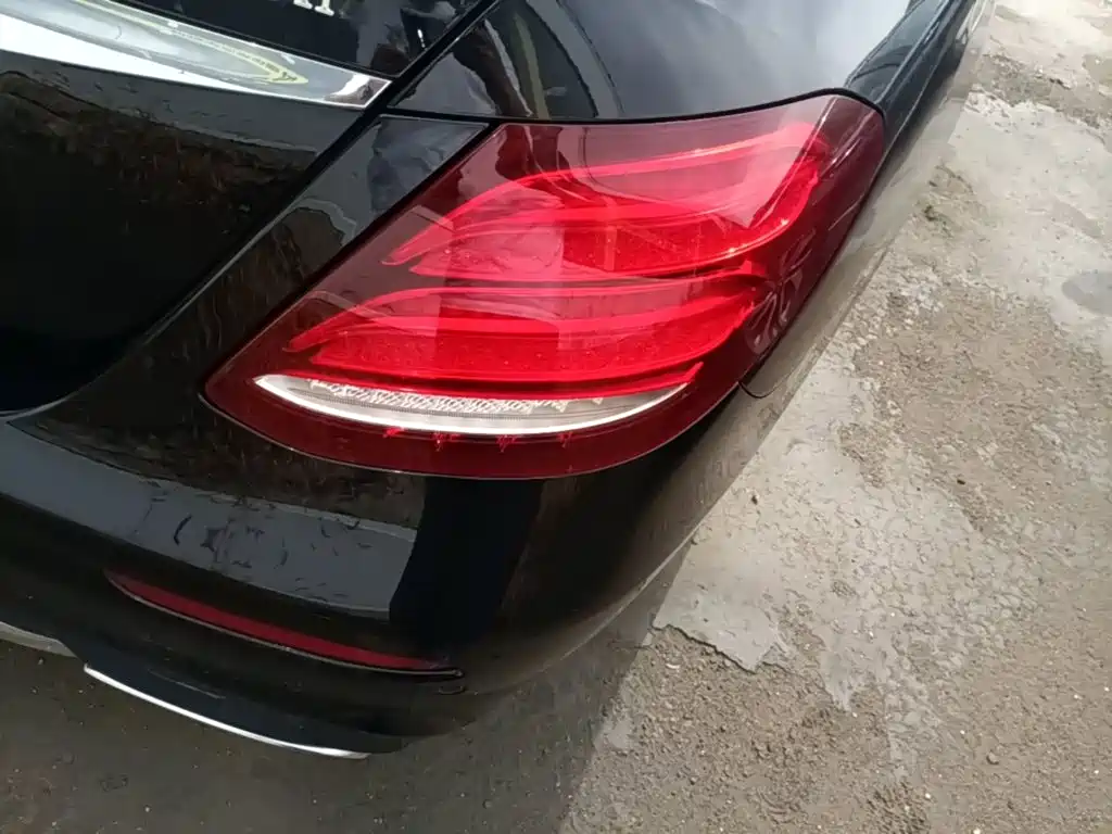 Mercedes-Benz E-Class — миниатюра 8