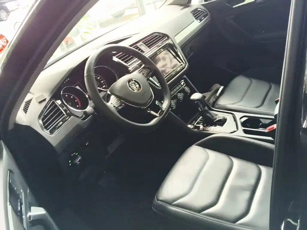 Volkswagen Tiguan L — миниатюра 15