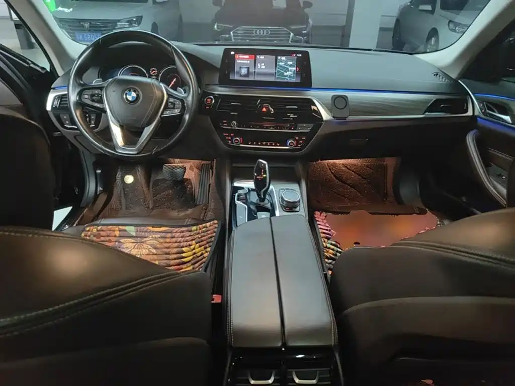 BMW 5 Series — миниатюра 10