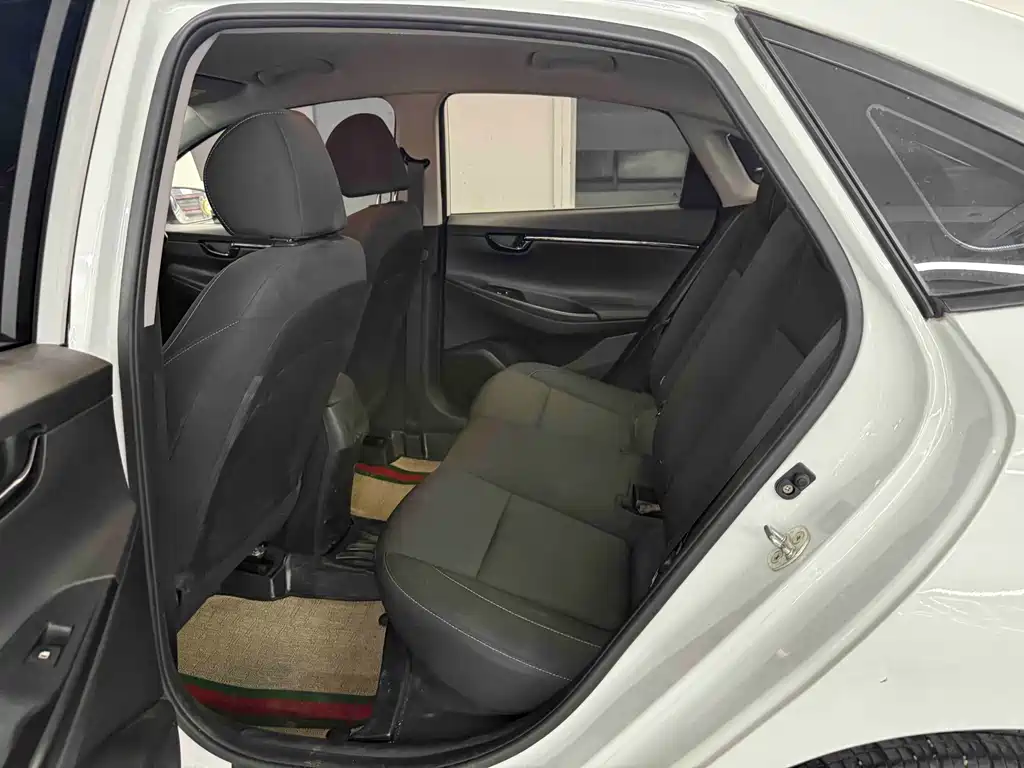 Hyundai Elantra — миниатюра 6
