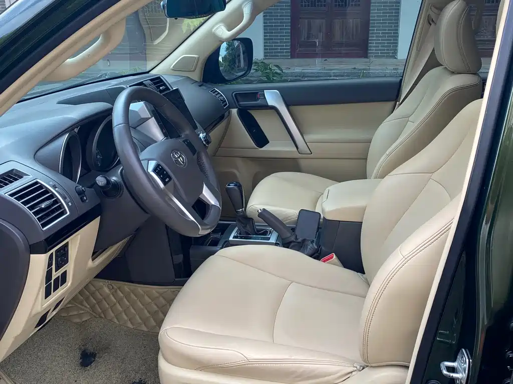 Toyota Land Cruiser Prado 2016 2.7L AT Standard