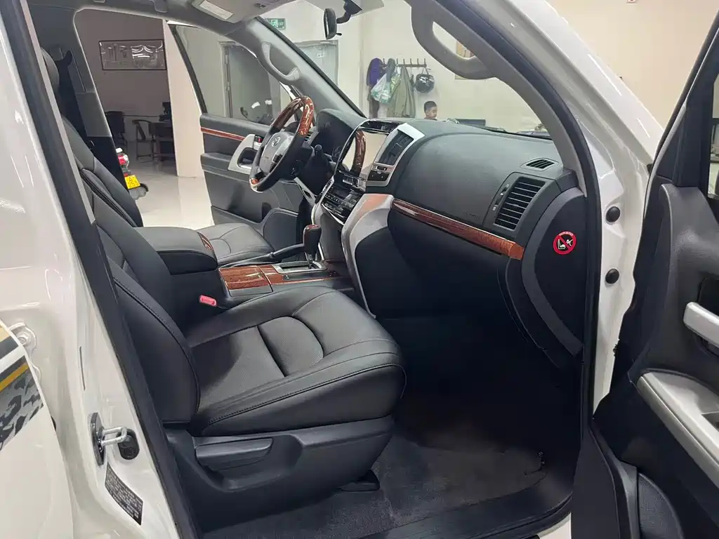 Toyota Land Cruiser — миниатюра 6