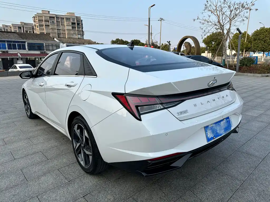 Hyundai Elantra — миниатюра 10