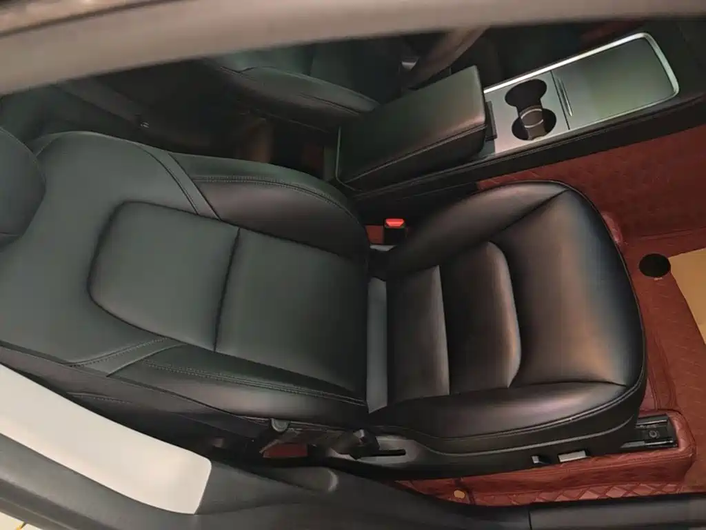 Tesla Model Y — миниатюра 25