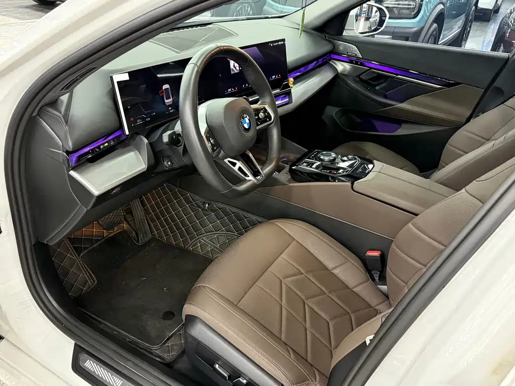 BMW 5 Series — миниатюра 11