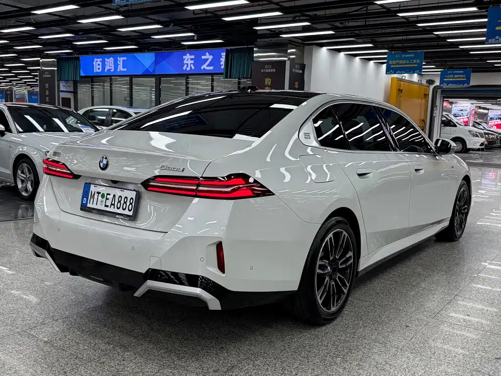 BMW 5 Series — миниатюра 6