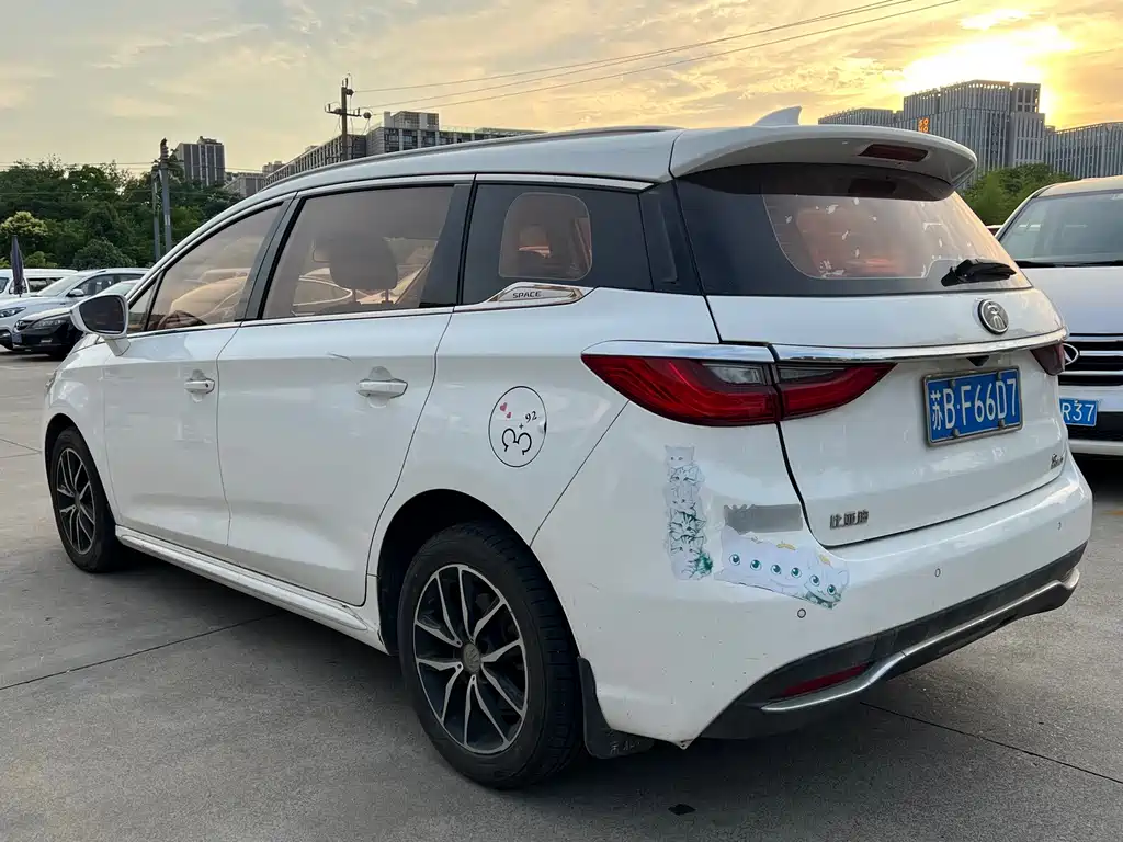 BYD MAX — миниатюра 13