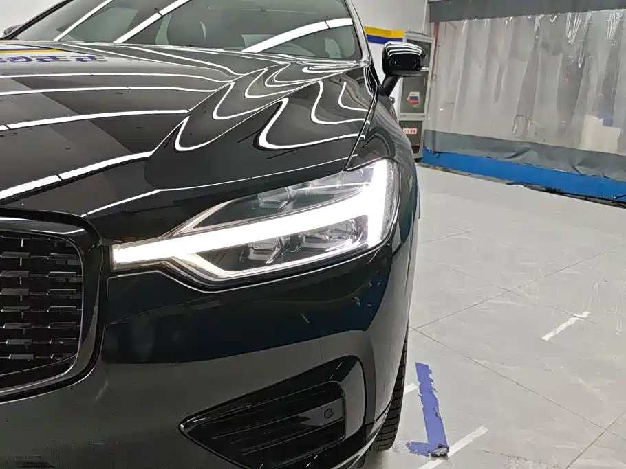 Volvo XC60 PHEV — миниатюра 5