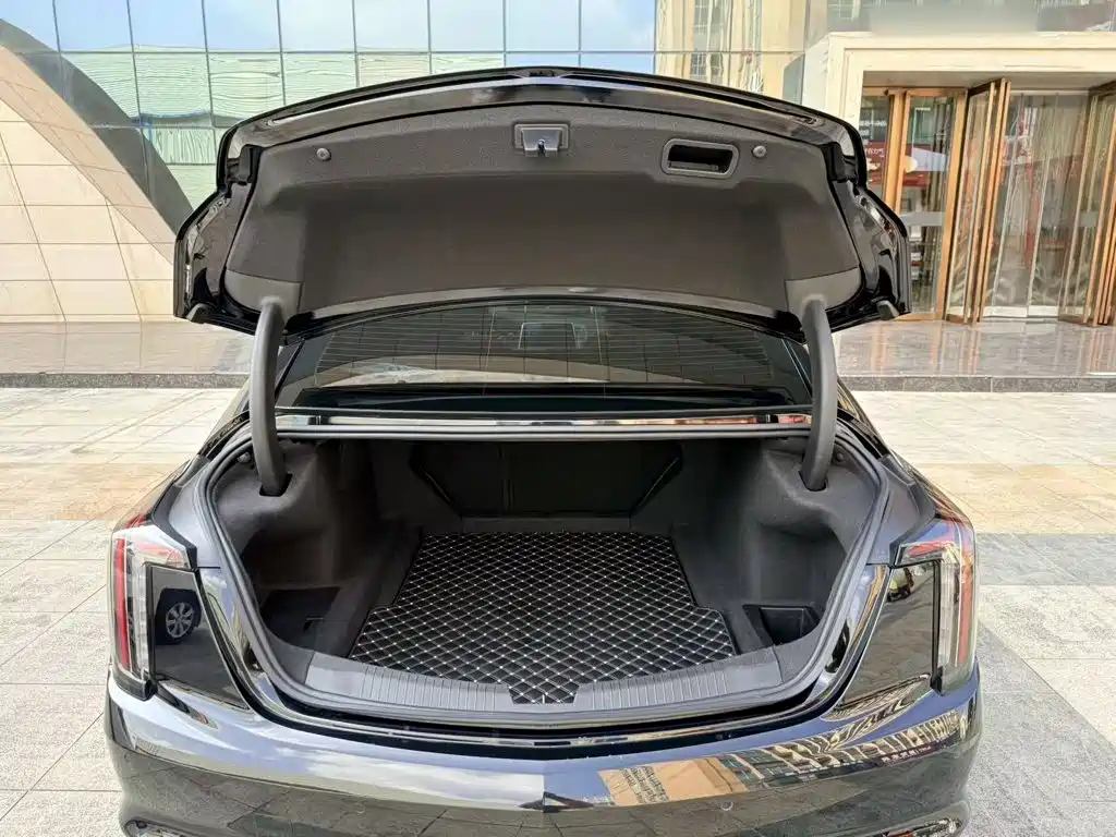 Cadillac CT5 — миниатюра 2