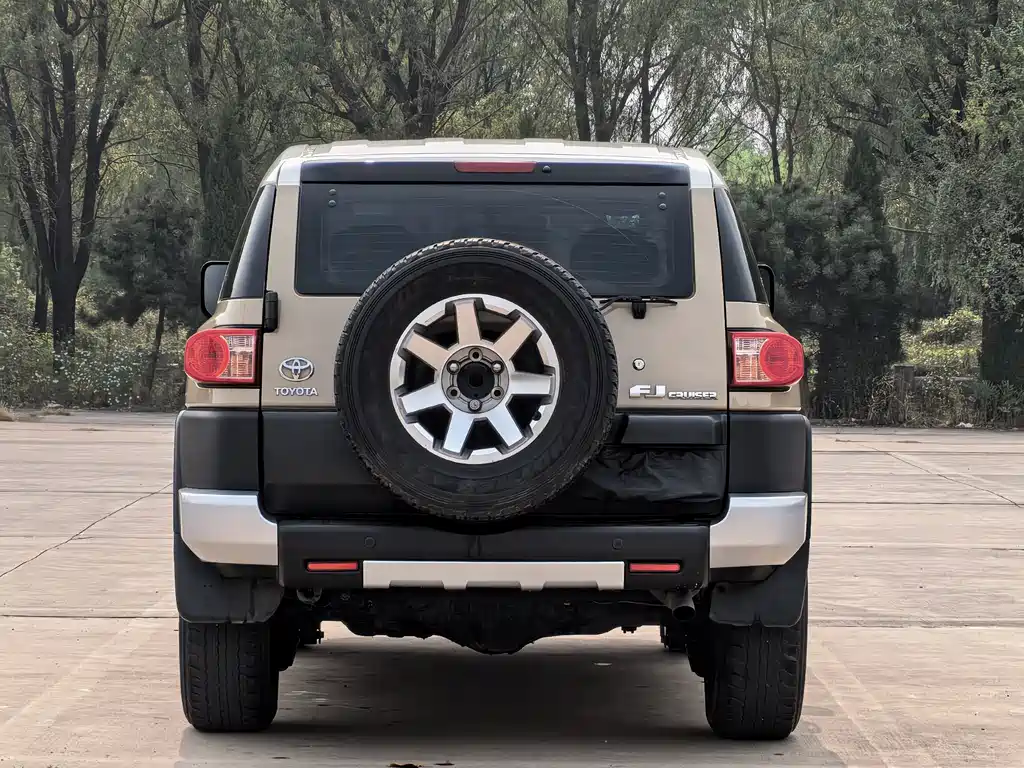 Toyota FJ Cruiser — миниатюра 5