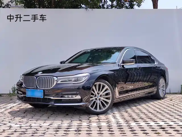 BMW 7-Series — фото 1