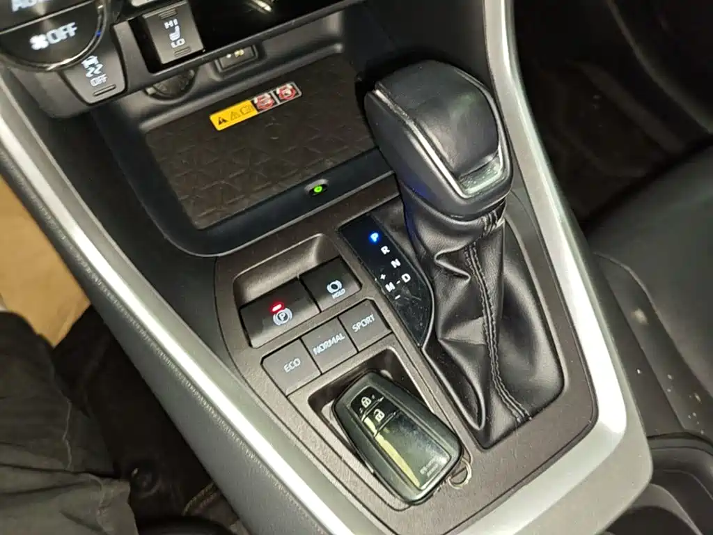 Toyota RAV4 — миниатюра 14