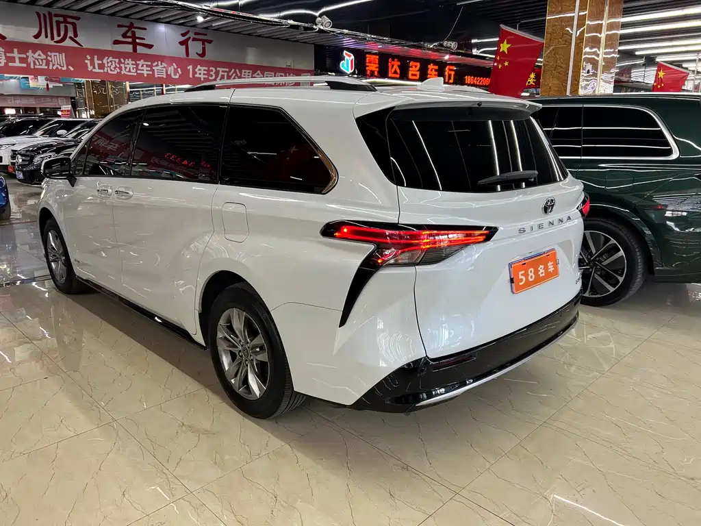 Toyota Sienna — миниатюра 5