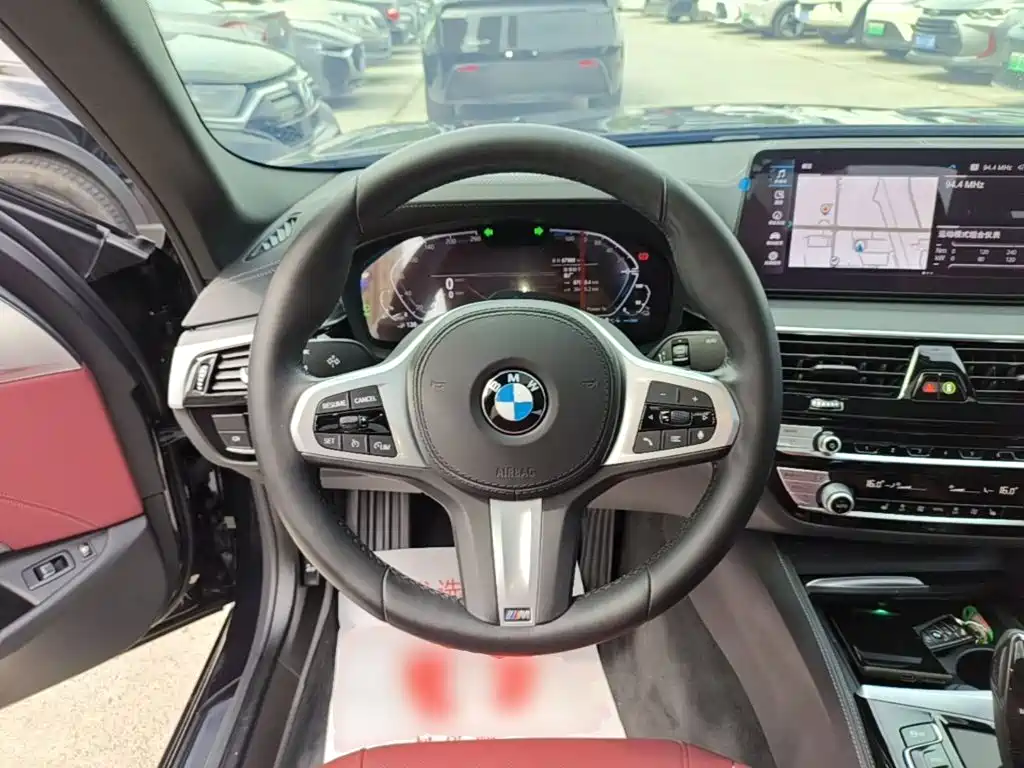 BMW 5 Series New Energy — миниатюра 11