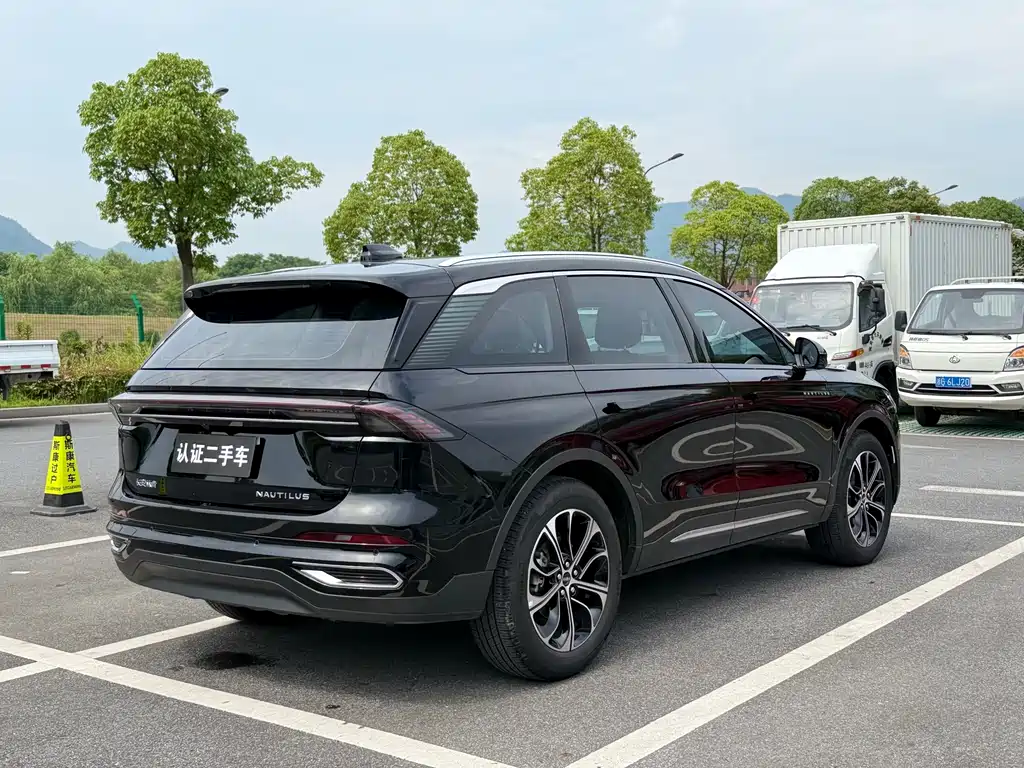 Lincoln Nautilus 2025 2.0T