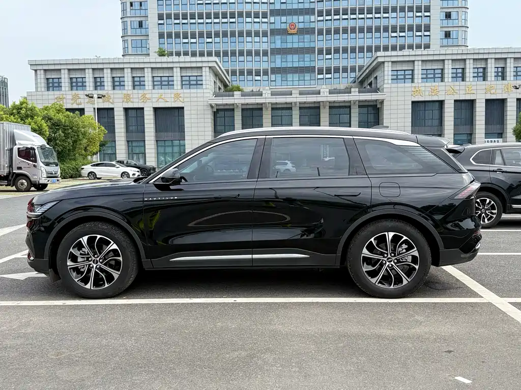Lincoln Nautilus 2025 2.0T