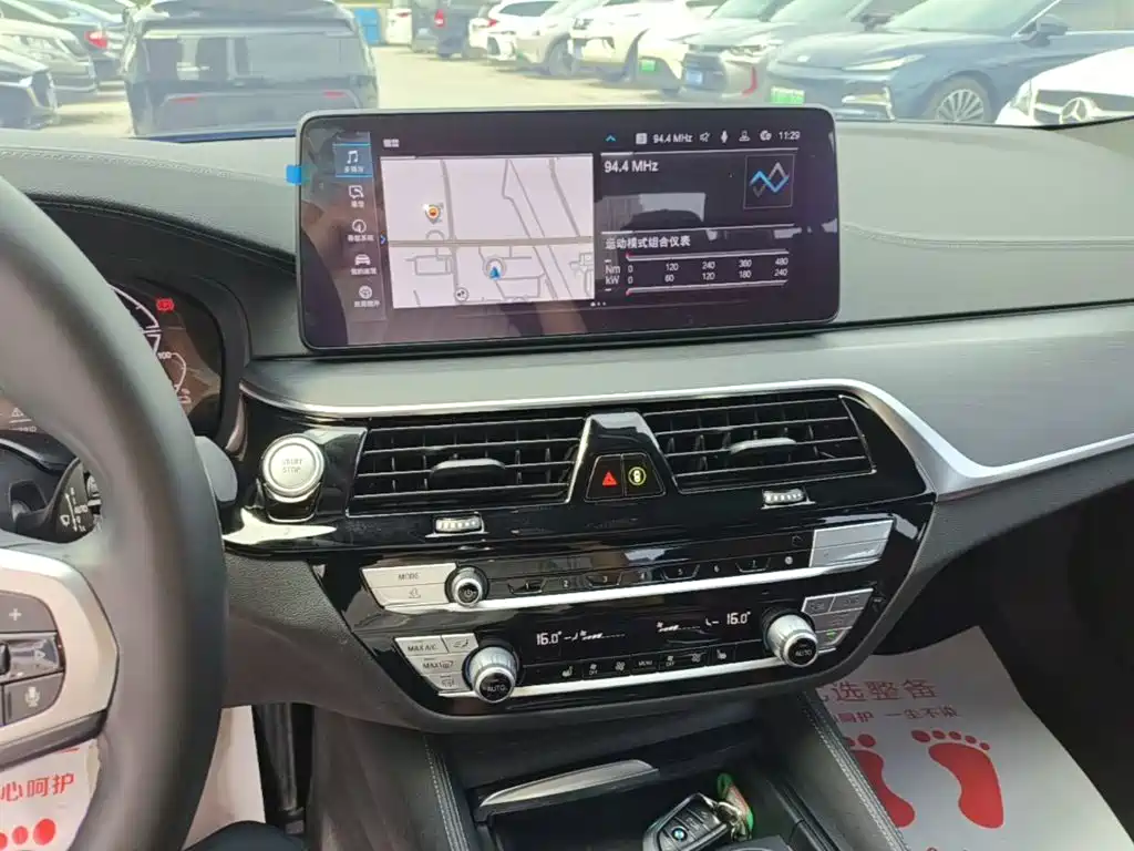 BMW 5 Series New Energy — миниатюра 13