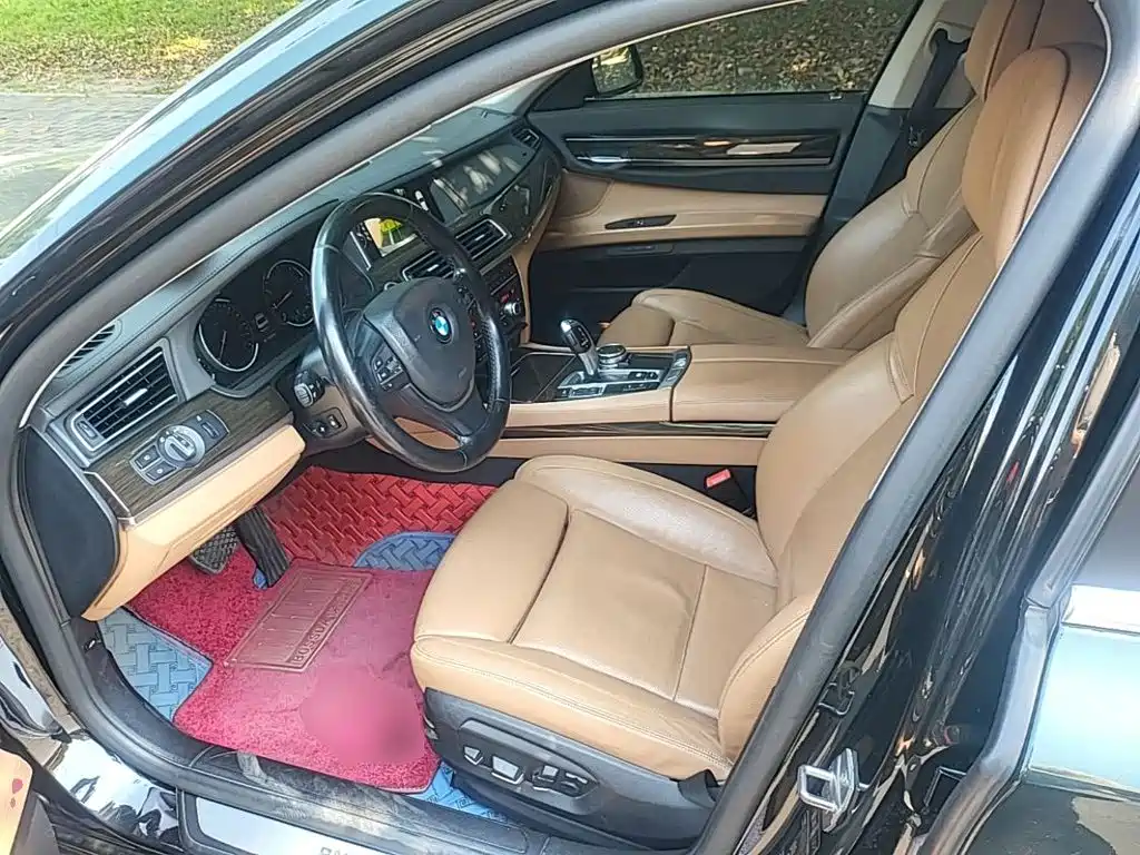 BMW 7 Series — миниатюра 16